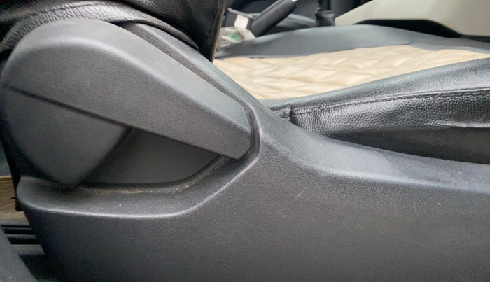 2023 Nissan MAGNITE XE, Petrol, Manual, 51,211 km, Driver Side Adjustment Panel