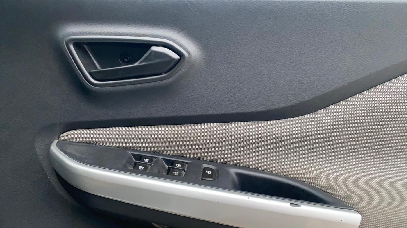 2023 Nissan MAGNITE XE, Petrol, Manual, 51,211 km, Driver Side Door Panels Control