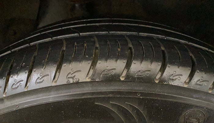 2017 Hyundai Creta SX PLUS AT 1.6 PETROL, Petrol, Automatic, 69,581 km, Right Rear Tyre Tread