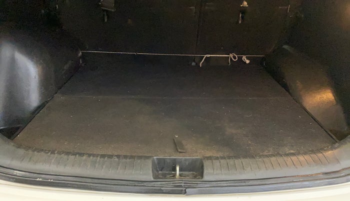 2017 Hyundai Creta SX PLUS AT 1.6 PETROL, Petrol, Automatic, 69,581 km, Boot Inside