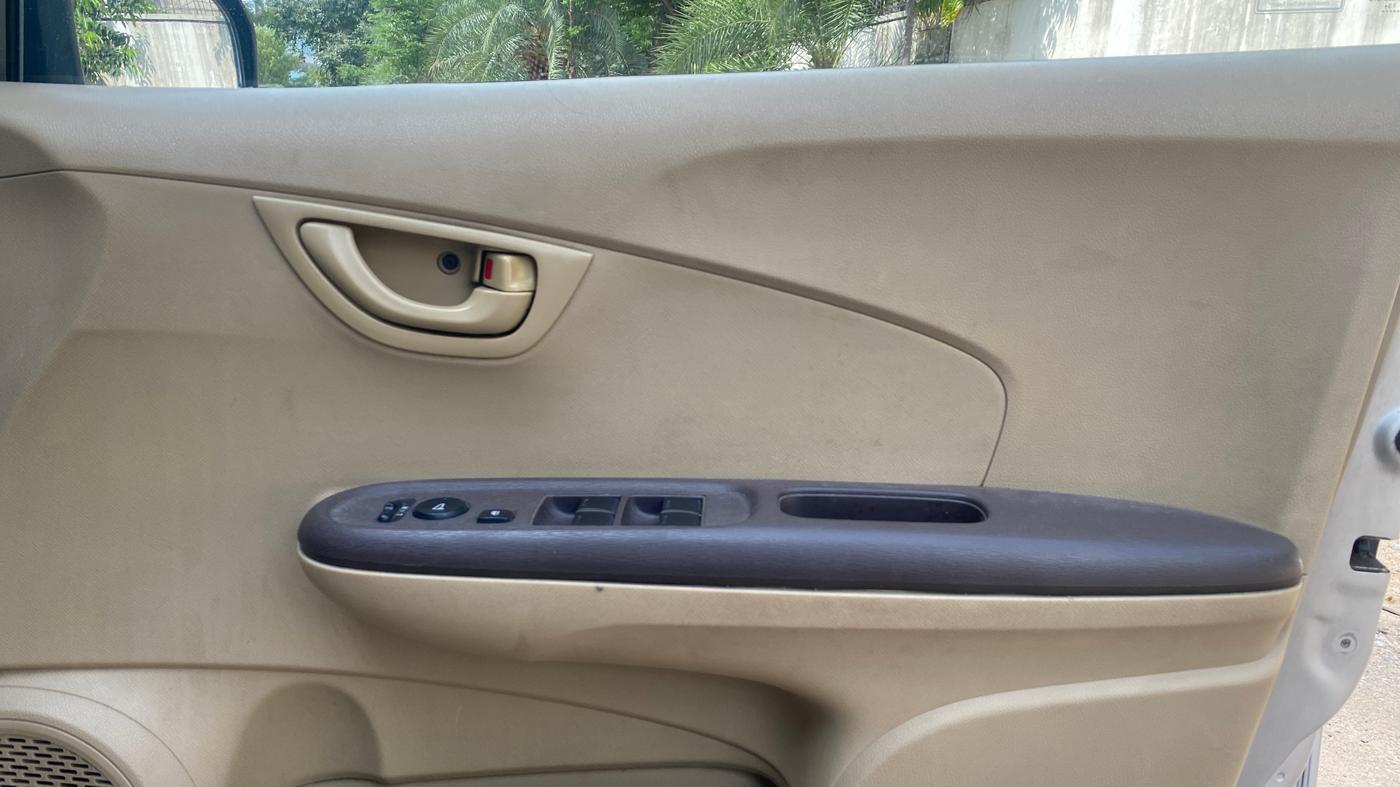 2014 Honda Amaze 1.2L I-VTEC S, Petrol, Manual, 92,197 km, Driver Side Door Panels Control