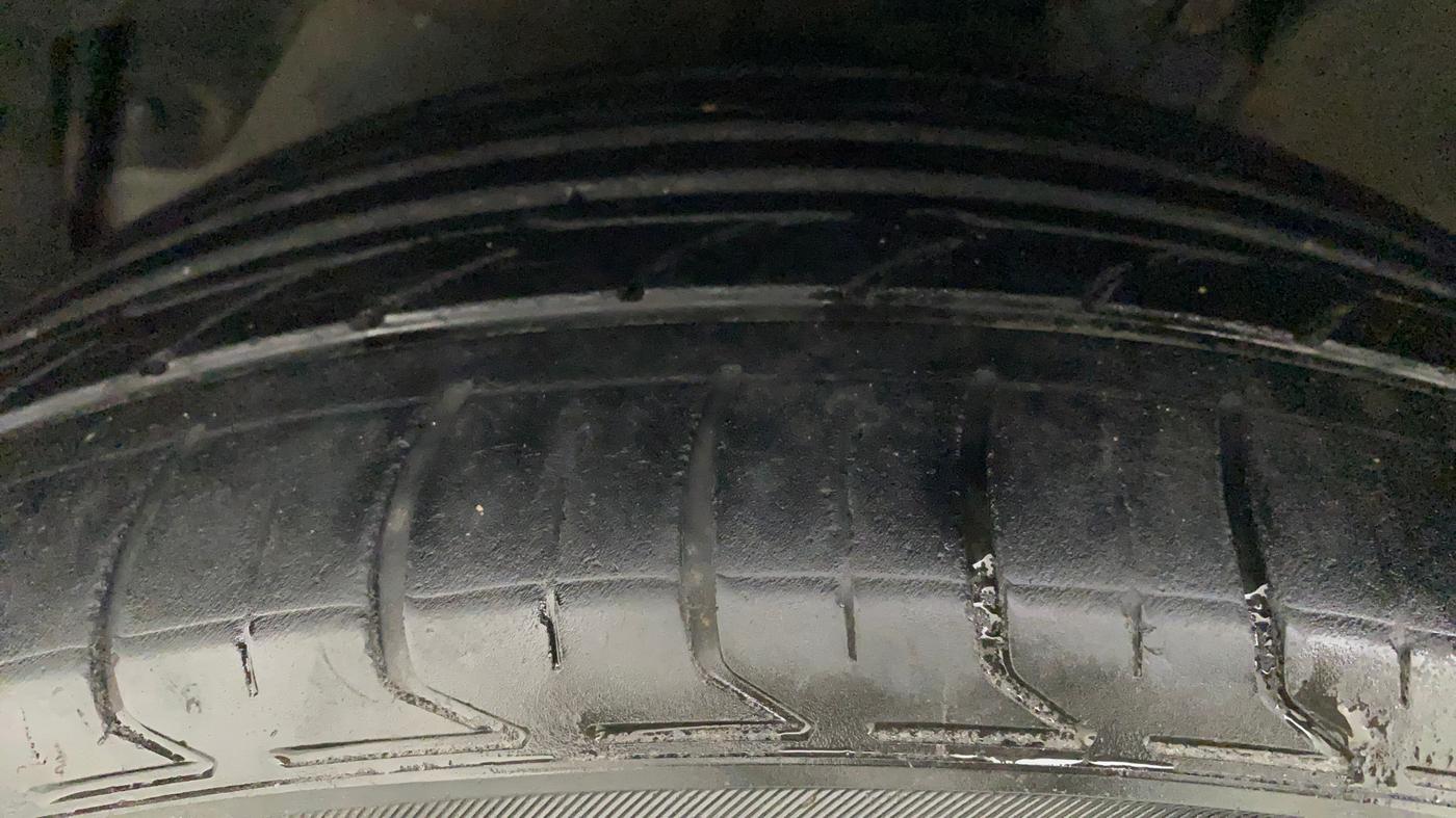 2010 Honda Accord 2.4L I-VTEC AT, Petrol, Automatic, 1,06,053 km, Left Front Tyre Tread