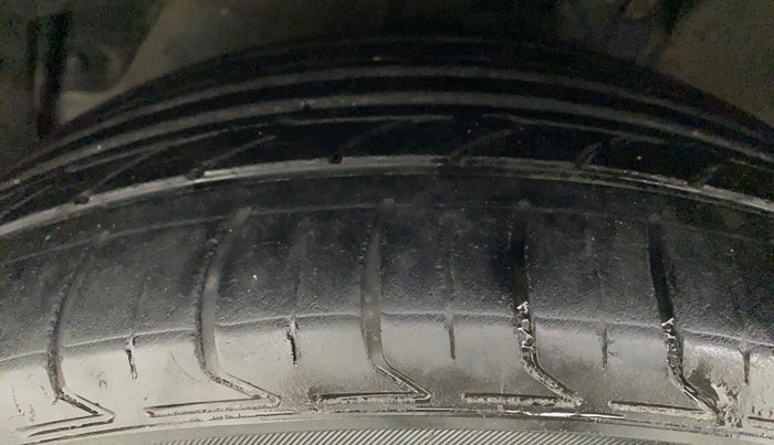 2010 Honda Accord 2.4L I-VTEC AT, Petrol, Automatic, 1,06,053 km, Left Front Tyre Tread