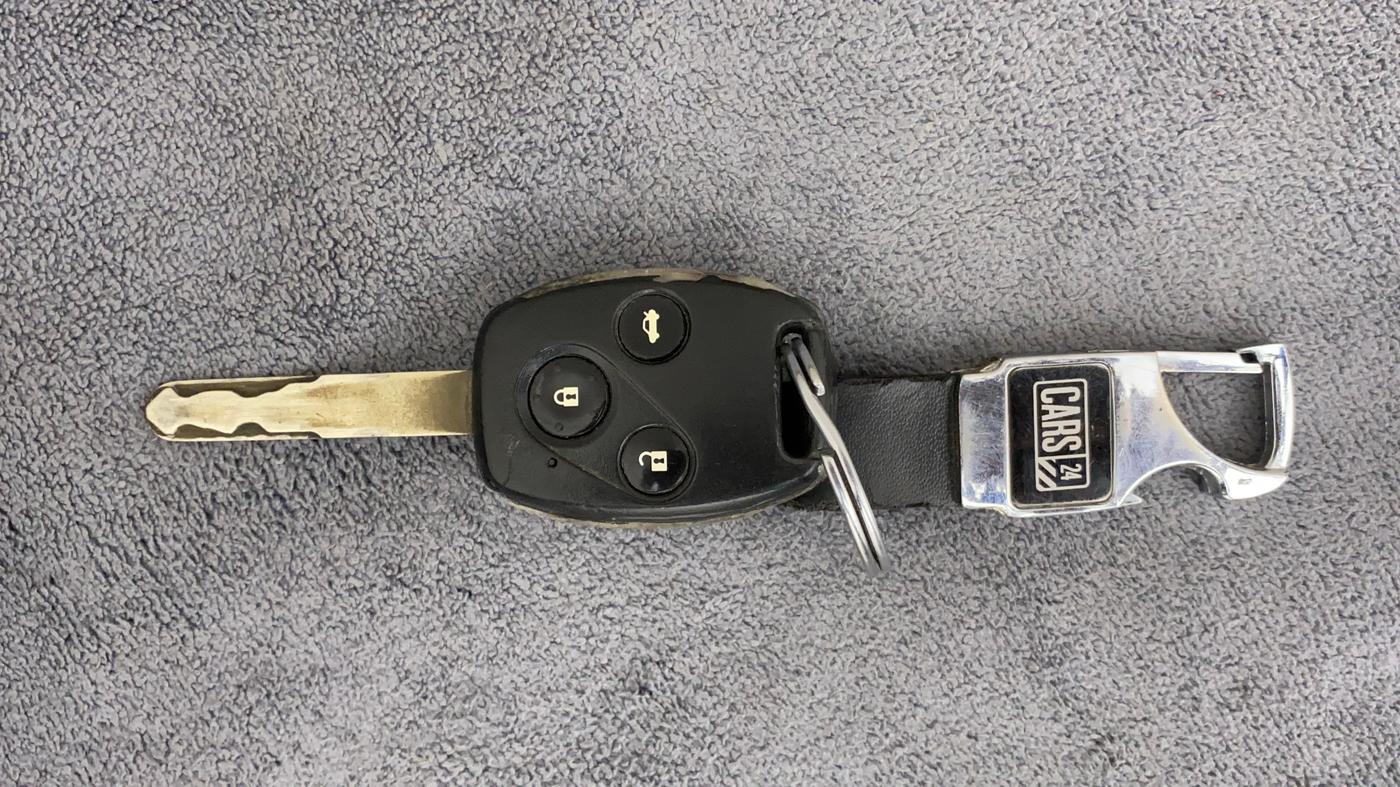 2010 Honda Accord 2.4L I-VTEC AT, Petrol, Automatic, 1,06,053 km, Key Close Up
