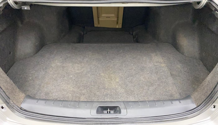 2010 Honda Accord 2.4L I-VTEC AT, Petrol, Automatic, 1,06,053 km, Boot Inside