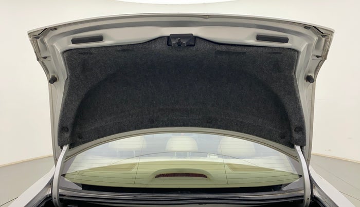 2010 Honda Accord 2.4L I-VTEC AT, Petrol, Automatic, 1,06,053 km, Boot Door Open