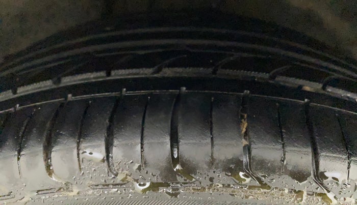 2010 Honda Accord 2.4L I-VTEC AT, Petrol, Automatic, 1,06,053 km, Right Rear Tyre Tread