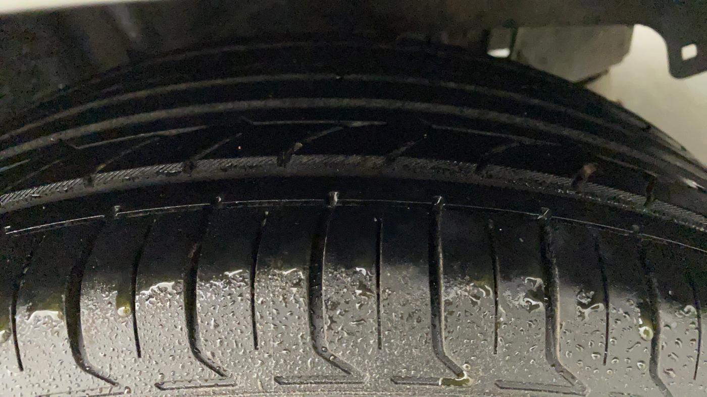 2010 Honda Accord 2.4L I-VTEC AT, Petrol, Automatic, 1,06,053 km, Left Rear Tyre Tread