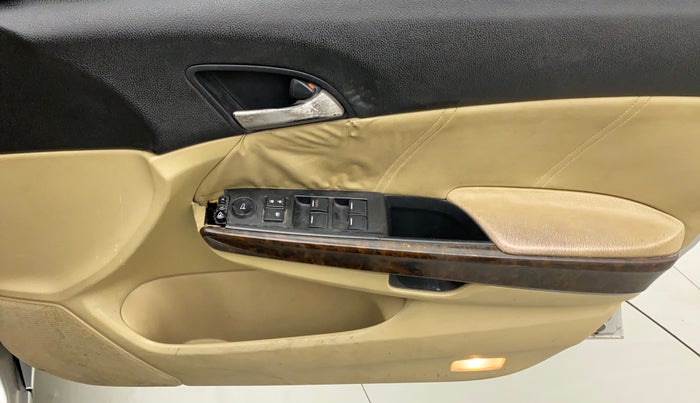 2010 Honda Accord 2.4L I-VTEC AT, Petrol, Automatic, 1,06,053 km, Driver Side Door Panels Control