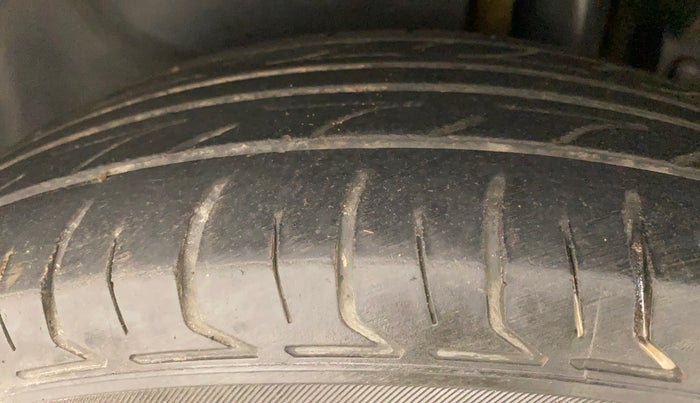 2014 Maruti Swift Dzire VXI, Petrol, Manual, 1,22,200 km, Left Rear Tyre Tread