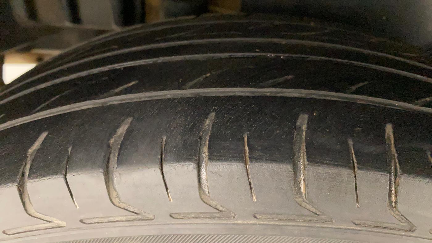 2014 Maruti Swift Dzire VXI, Petrol, Manual, 1,22,200 km, Right Rear Tyre Tread
