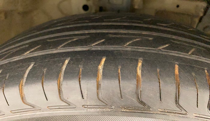 2014 Maruti Swift Dzire VXI, Petrol, Manual, 1,22,200 km, Right Front Tyre Tread