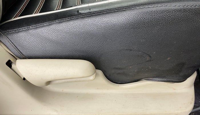 2018 Maruti Celerio VXI CNG D, CNG, Manual, 81,406 km, Driver Side Adjustment Panel