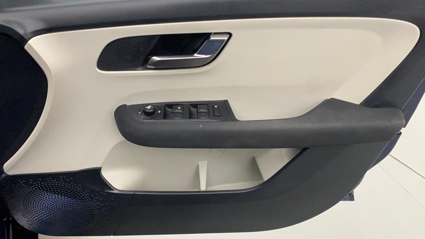 2022 Tata ALTROZ XZA PLUS, Petrol, Automatic, 7,222 km, Driver Side Door Panels Control