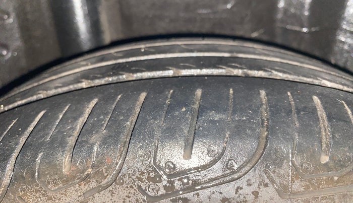 2015 Honda Amaze 1.2L I-VTEC S, Petrol, Manual, 68,769 km, Right Rear Tyre Tread