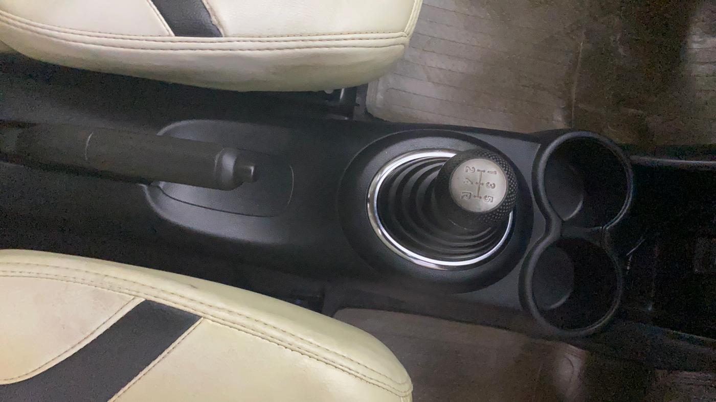 2015 Honda Amaze 1.2L I-VTEC S, Petrol, Manual, 68,769 km, Gear Lever