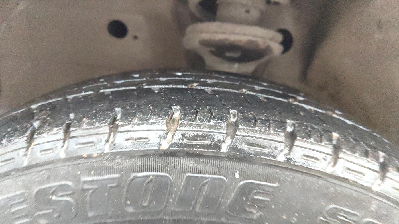 2014 Maruti Wagon R Stingray VXI, Petrol, Manual, 95,630 km, Left Front Tyre Tread