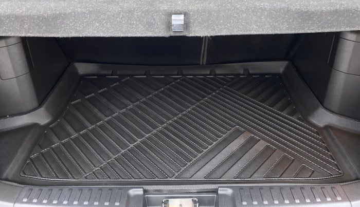 2022 Toyota URBAN CRUISER PREMIUM MT, Petrol, Manual, 5,967 km, Boot Inside