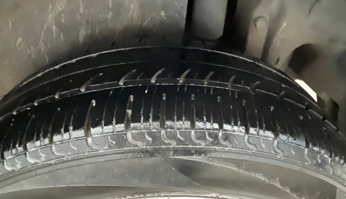 2015 Maruti Ertiga VXI, Petrol, Manual, 75,744 km, Left Rear Tyre Tread