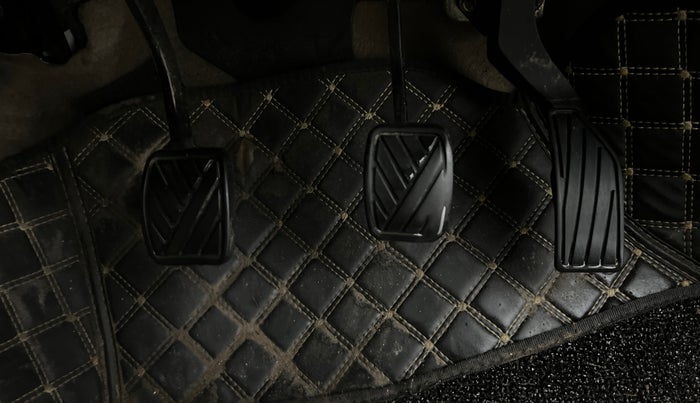 2015 Maruti Ertiga VXI, Petrol, Manual, 75,744 km, Pedals