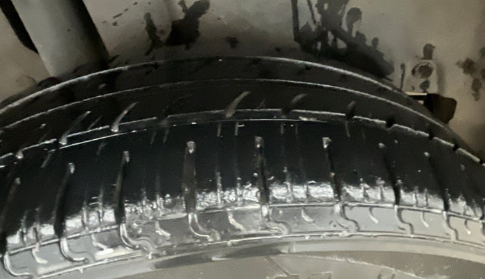 2015 Maruti Ertiga VXI, Petrol, Manual, 75,744 km, Right Rear Tyre Tread