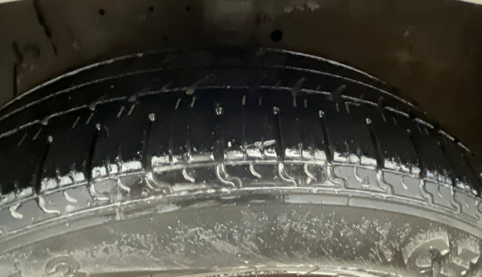 2015 Maruti Ertiga VXI, Petrol, Manual, 75,744 km, Left Front Tyre Tread