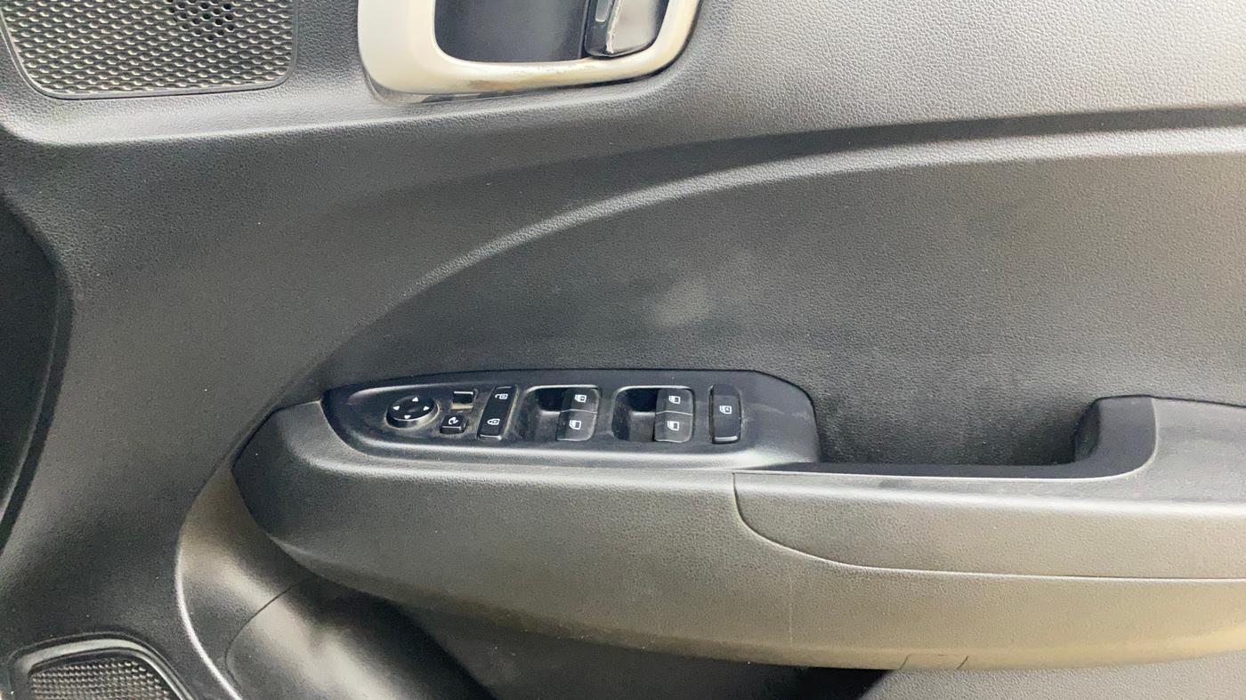 2019 Hyundai VENUE SX 1.0 TURBO, Petrol, Manual, 71,707 km, Driver Side Door Panels Control