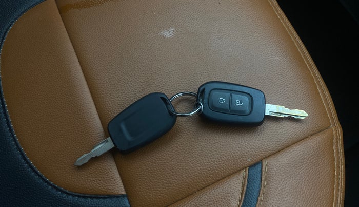 2020 Renault Kwid RXT 1.0 AMT (O), Petrol, Automatic, 31,576 km, Key Close Up