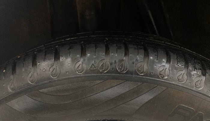 2020 Renault Kwid RXT 1.0 AMT (O), Petrol, Automatic, 31,576 km, Right Rear Tyre Tread