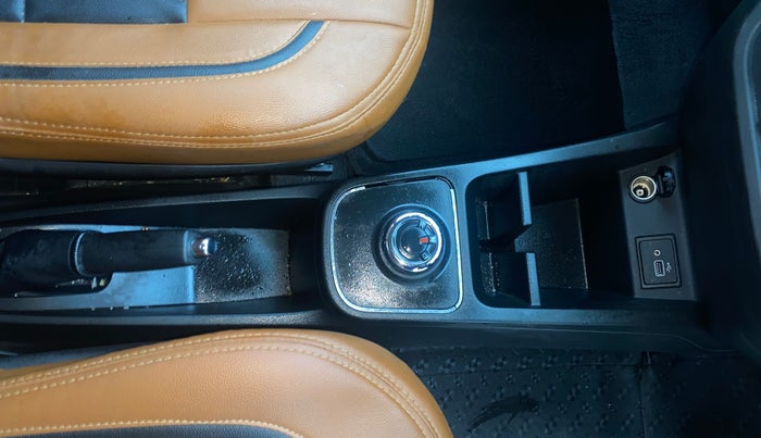 2020 Renault Kwid RXT 1.0 AMT (O), Petrol, Automatic, 31,576 km, Gear Lever