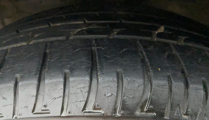 2016 Hyundai Creta S 1.6 PETROL, Petrol, Manual, 76,650 km, Left Front Tyre Tread