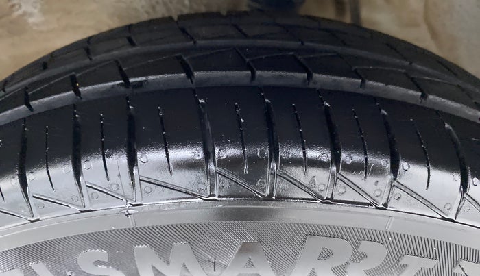 2016 Maruti Alto 800 LXI, Petrol, Manual, 26,710 km, Left Front Tyre Tread