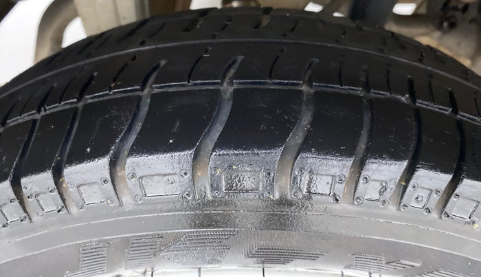 2016 Maruti Alto 800 LXI, Petrol, Manual, 26,710 km, Right Rear Tyre Tread
