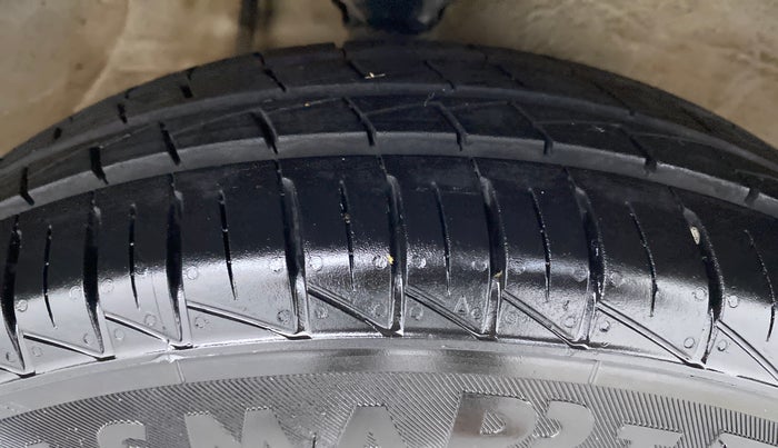 2016 Maruti Alto 800 LXI, Petrol, Manual, 26,710 km, Right Front Tyre Tread