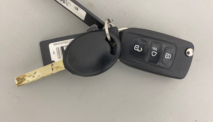 2024 Tata NEXON PURE 1.2 PETROL, Petrol, Manual, 39,150 km, Key Close Up