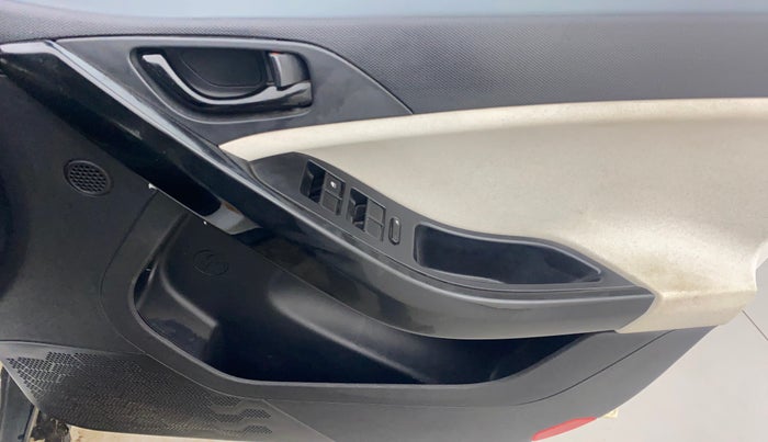 2024 Tata NEXON PURE 1.2 PETROL, Petrol, Manual, 39,150 km, Driver Side Door Panels Control