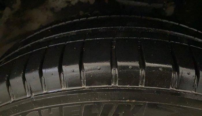 2016 Maruti Alto K10 LXI, Petrol, Manual, 30,151 km, Left Front Tyre Tread