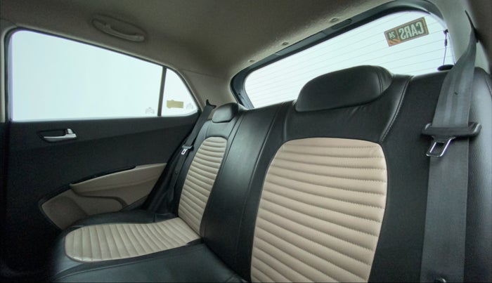 2015 Hyundai Grand i10 SPORTZ 1.2 KAPPA VTVT, CNG, Manual, 86,785 km, Right Side Rear Door Cabin