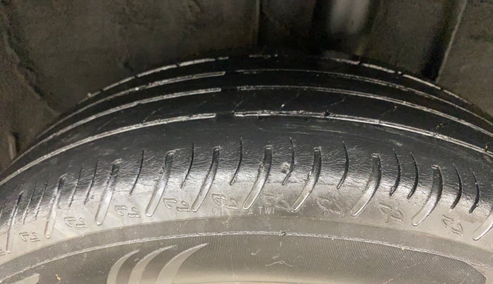 2022 Nissan MAGNITE XE, Petrol, Manual, 36,721 km, Left Rear Tyre Tread