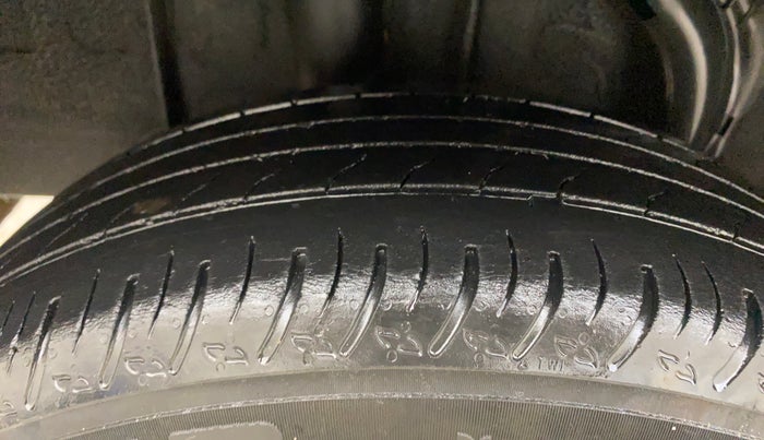 2022 Nissan MAGNITE XE, Petrol, Manual, 36,721 km, Right Rear Tyre Tread