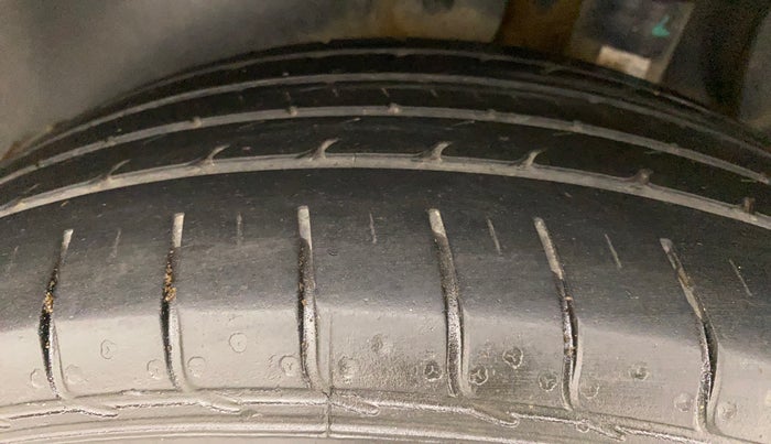 2017 Hyundai Creta SX PLUS 1.6 PETROL, Petrol, Manual, 45,215 km, Left Rear Tyre Tread
