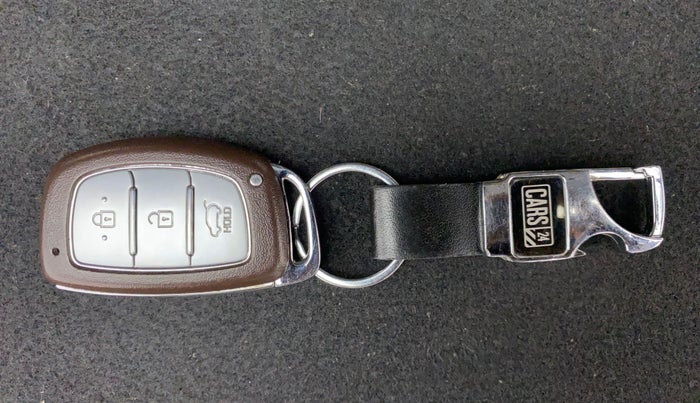 2017 Hyundai Creta SX PLUS 1.6 PETROL, Petrol, Manual, 45,215 km, Key Close Up