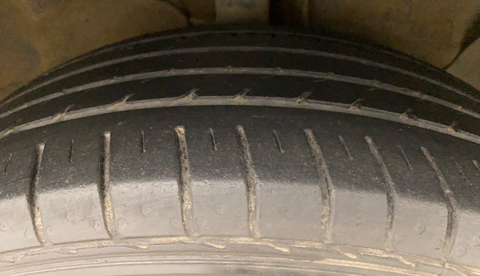 2017 Hyundai Creta SX PLUS 1.6 PETROL, Petrol, Manual, 45,215 km, Right Front Tyre Tread