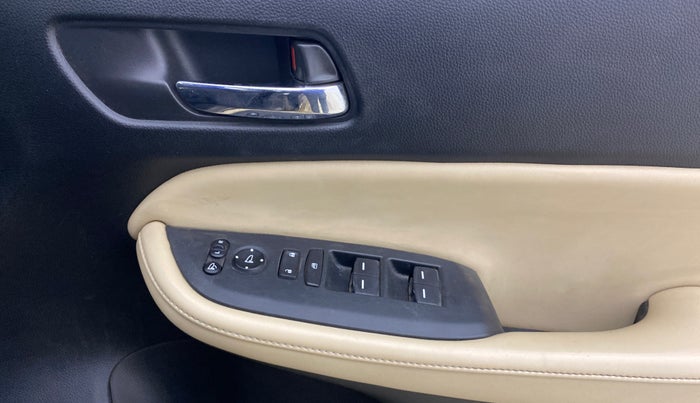 2021 Honda City 1.5L I-VTEC ZX, Petrol, Manual, 1,19,926 km, Driver Side Door Panels Control