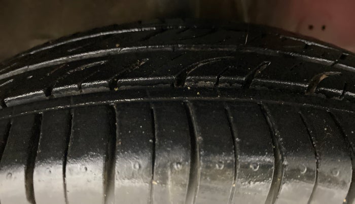 2012 Hyundai Eon D LITE PLUS, Petrol, Manual, 39,009 km, Right Front Tyre Tread