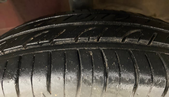 2012 Hyundai Eon D LITE PLUS, Petrol, Manual, 39,009 km, Left Front Tyre Tread