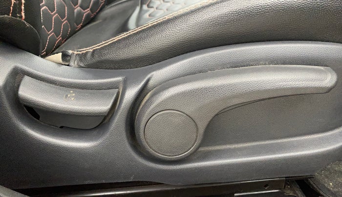 2016 Hyundai Elite i20 SPORTZ 1.2, Petrol, Manual, 92,257 km, Driver Side Adjustment Panel