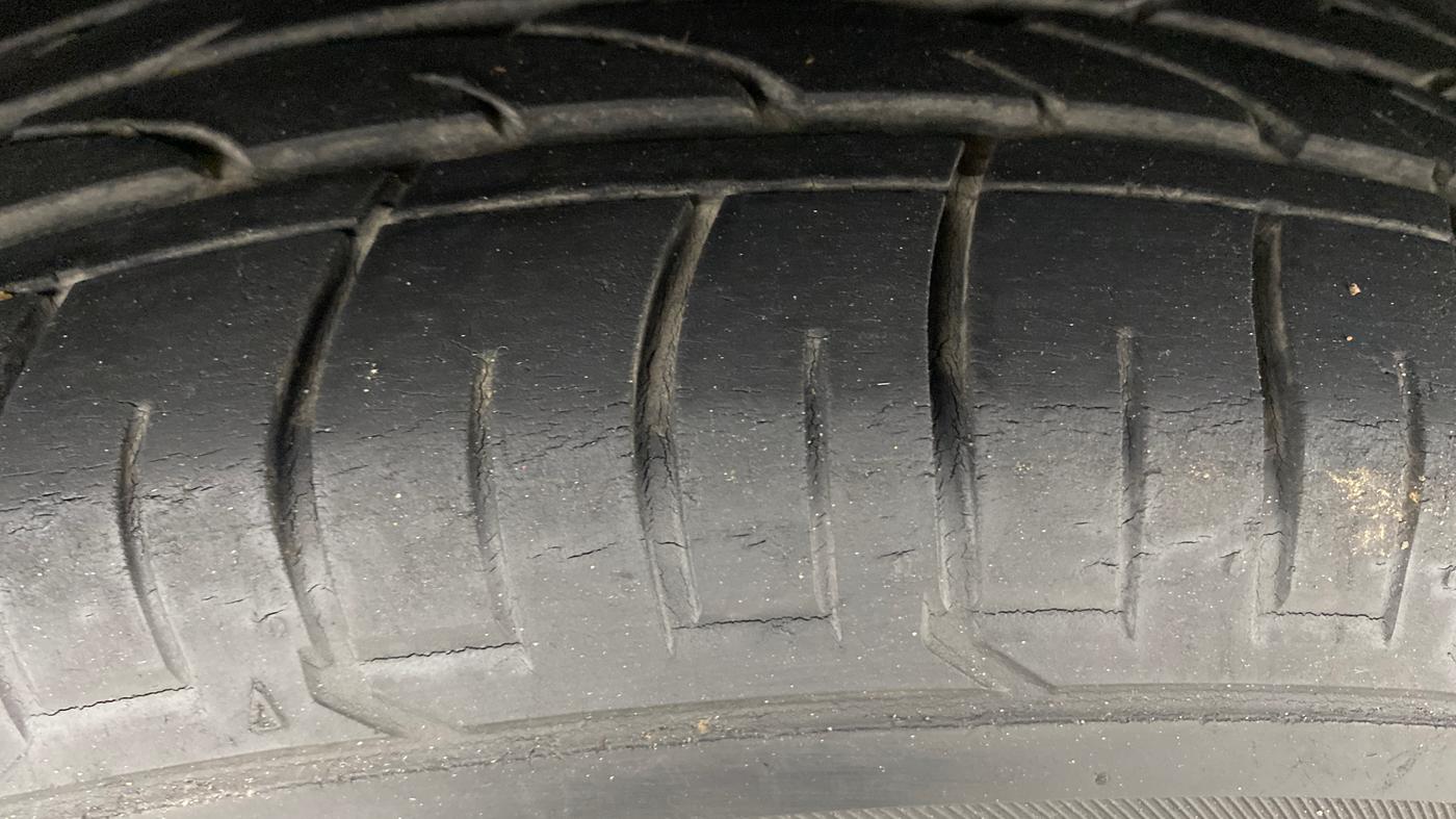2017 Hyundai Creta SX PLUS AT 1.6 PETROL, Petrol, Automatic, 37,410 km, Right Rear Tyre Tread