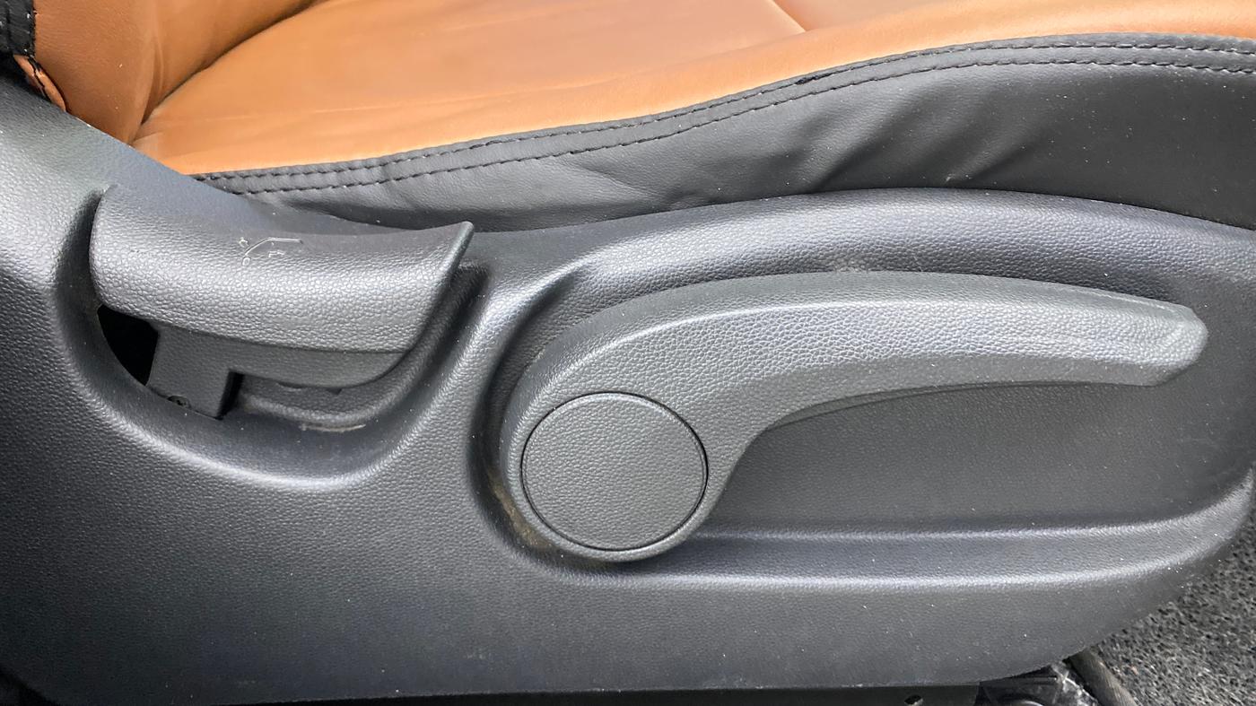 2017 Hyundai Creta SX PLUS AT 1.6 PETROL, Petrol, Automatic, 37,410 km, Driver Side Adjustment Panel