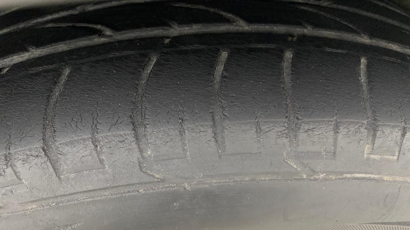 2017 Hyundai Creta SX PLUS AT 1.6 PETROL, Petrol, Automatic, 37,410 km, Right Front Tyre Tread
